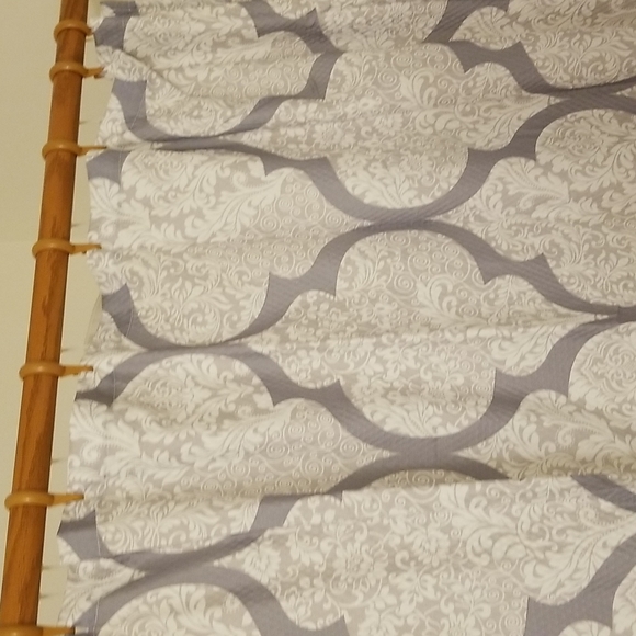 NWOT shower curtain. Grey & White - Picture 3 of 6